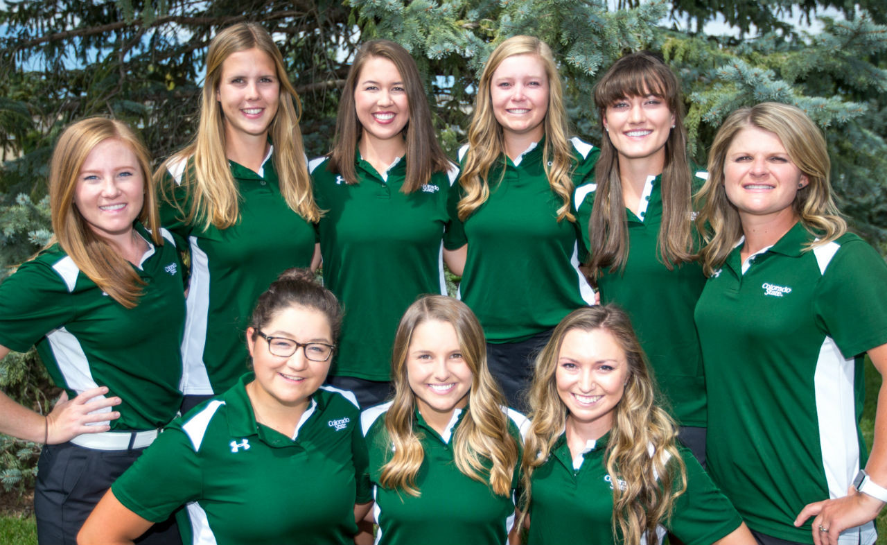 Giảng viên đang hướng dẫn sinh viên tại Đại học Colorado