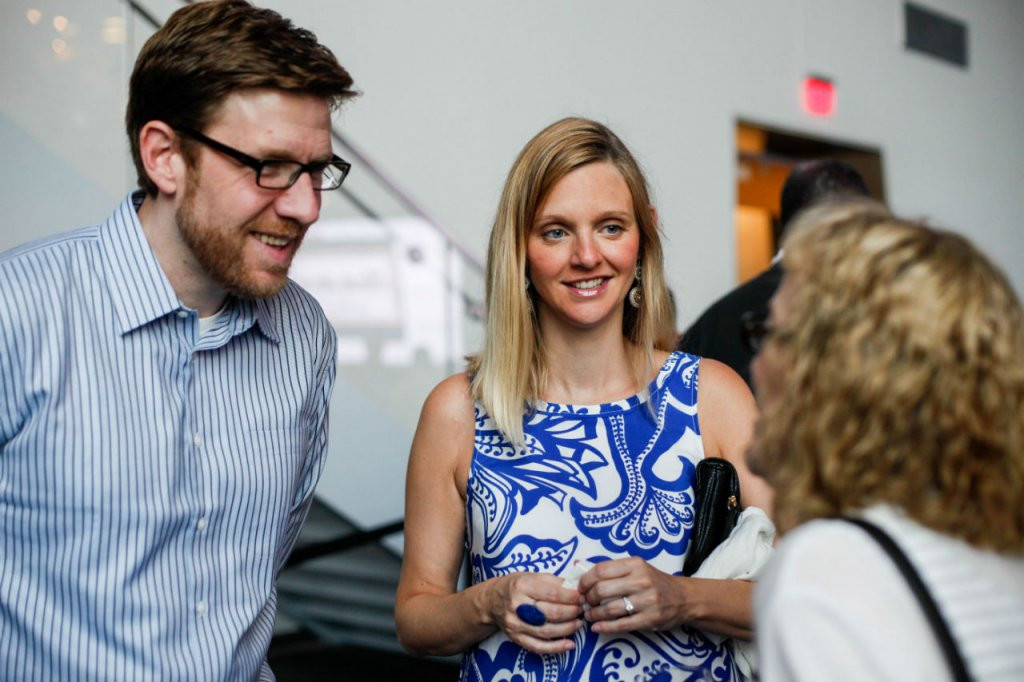 Giao tiếp với người bản địa