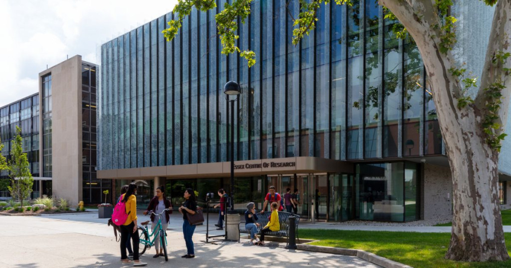 Khuôn viên trường đại học tại Canada