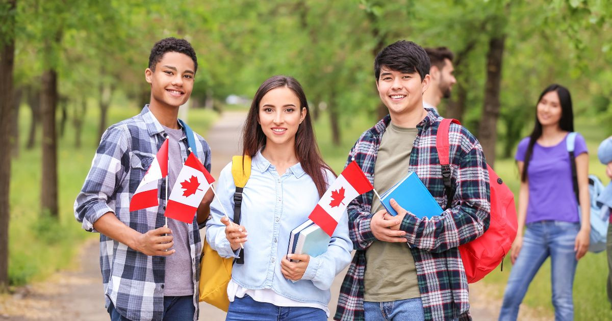 Nên du học Canada hay Úc?